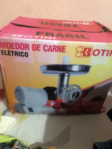 Máquina de moer carne e fazer linguiça 