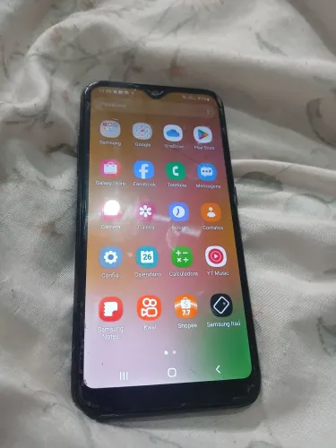 Vendo um celular 0001 por 150 bem conservado