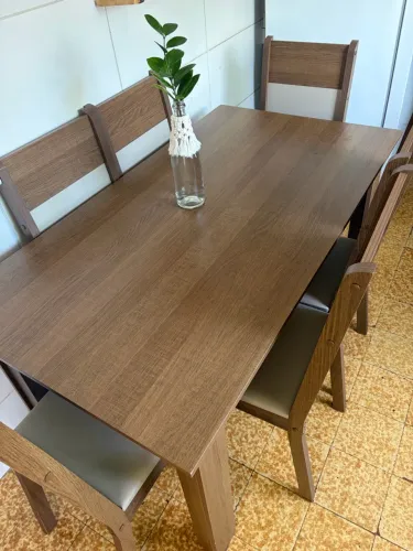 Mesa seis cadeiras