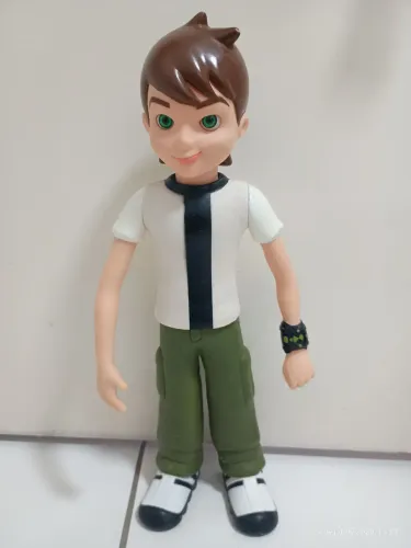 Boneco Ben 10 Vinil
