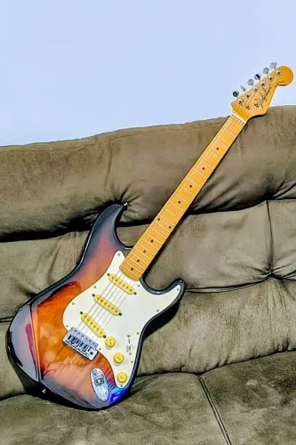 GUITARRA DOLPHIN STRATOCASTER CARLOS ASSALE