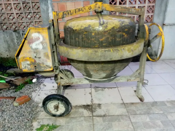vendo betoneira 400 litros