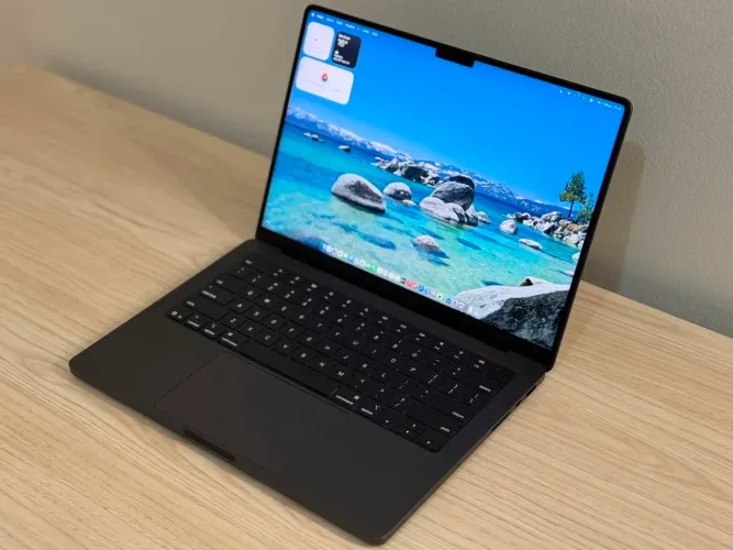 MacBook Pro 14 Polegadas M5 16GB 512SSD 2025