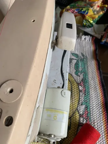 Vendo Máquina Singer usado precisa que repara a costura