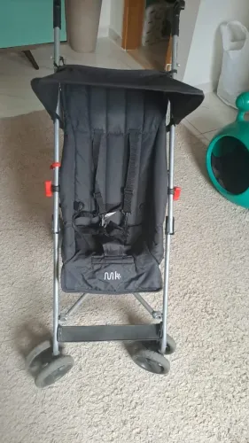 Carrinho de bebê passeio