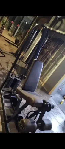 Máquina de academia semi nova,