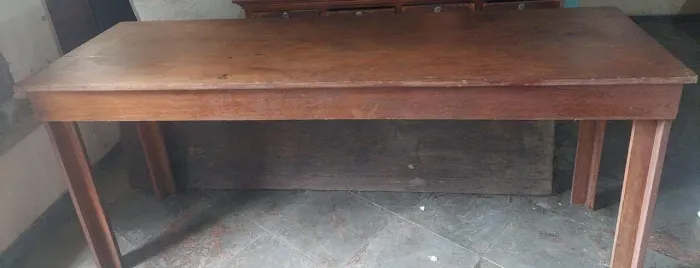 Vendo mesa de madeira de maciça 