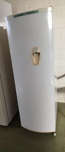 Geladeira/Refrigerador - Consul 280L com dispenser de água na porta