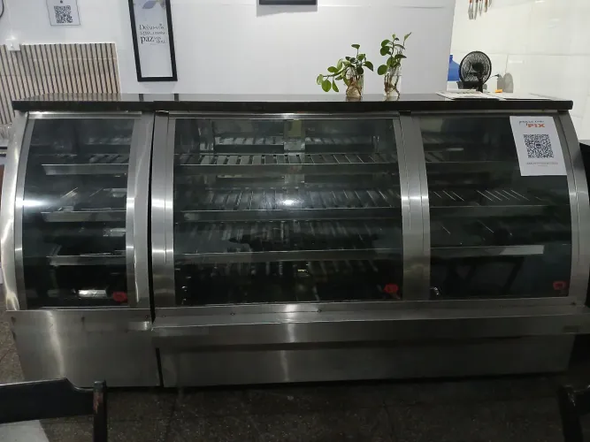Vendo balcão refrigerado com estufa quente!