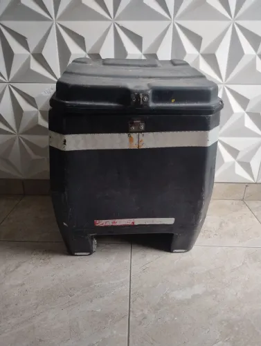 Baú 140L com suporte pra moto