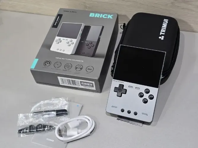 Console Trimui Brick Hammer Cinza + case + cartão SanDisk 64GB