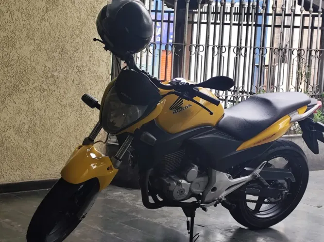 Cb 300 amarela