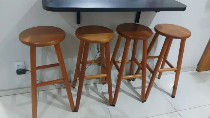 VENDO BANCO / BANQUETA ALTA DE MADEIRA