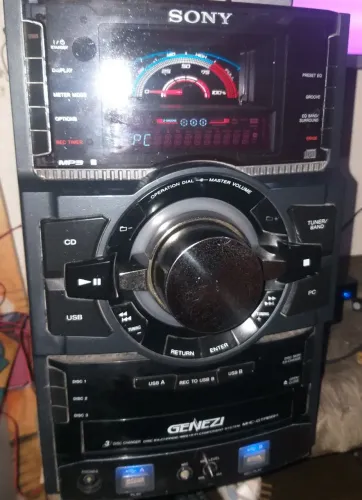 Som sony700watts de potencia pega cd FM usb e auxiliar,estado de novo único dono.