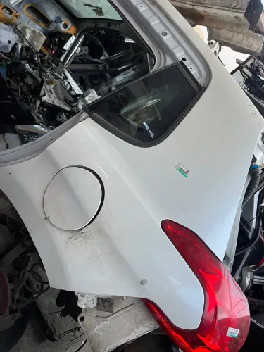 F lateral esquerda peugueot 2008 ano 2017
