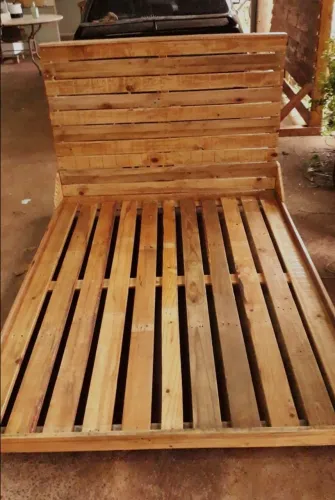 Cama montessori com cabeceira e rodizios