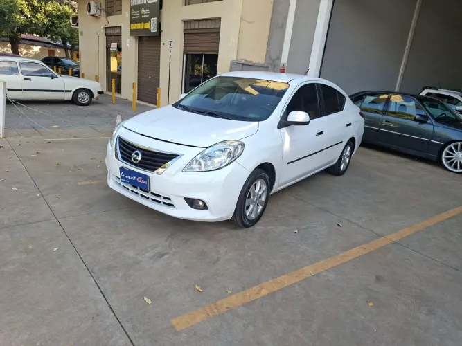 Nissan Versa SL 1.6 16V Flex Fuel 4P Mec. 2014