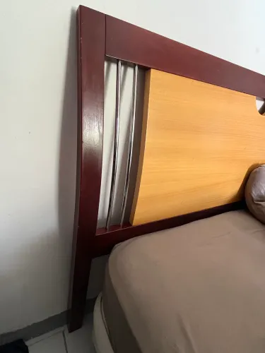 Cabeceira de cama e criado mudo