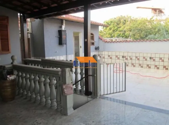 Casa de 5 quartos no bairro Santa Tereza