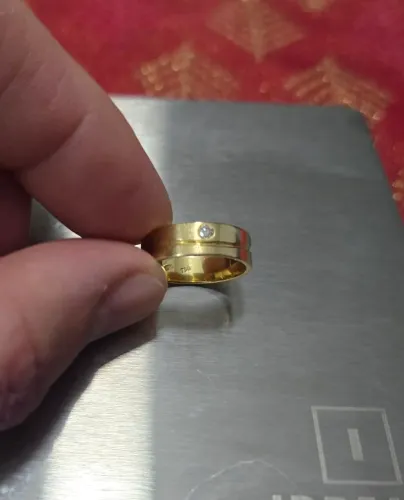 Anel em ouro 18k com diamante