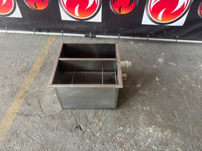 Caixa de gordura toda no aço inox usada em ótimo estado