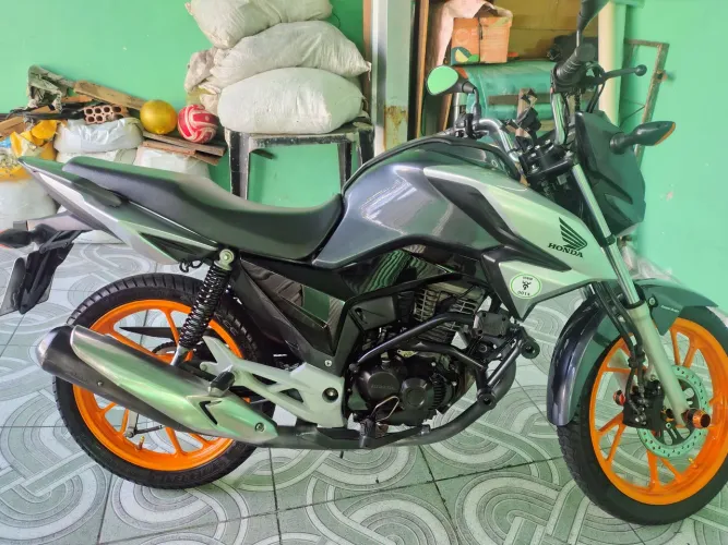 Vendo uma moto Titan 160 flex