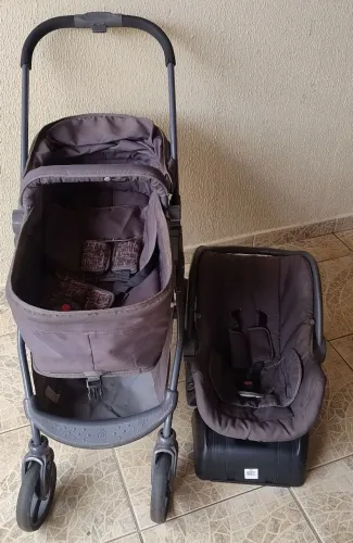 Carrinho de bebê Galzerano+bebê conforto com base