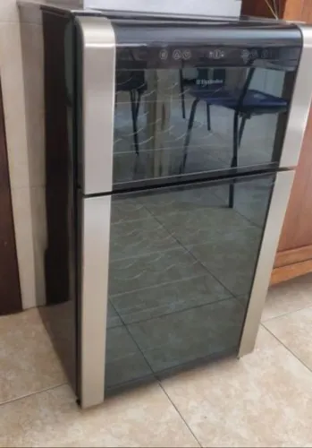 Adega Electrolux, com defeito