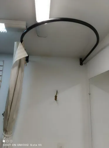 Suporte de cortina para cabine de loja 