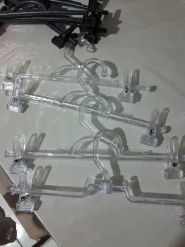Cabides com presilha acrilica