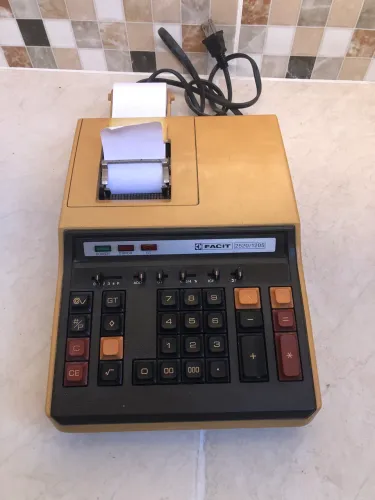 Calculadora antiga Facit
