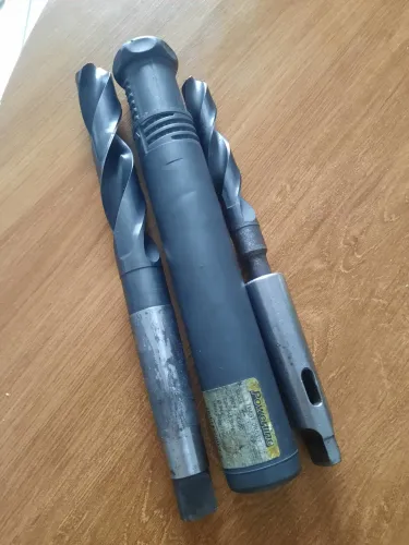 2 Brocas Industriais de Usinagem + Suporte/Adaptador