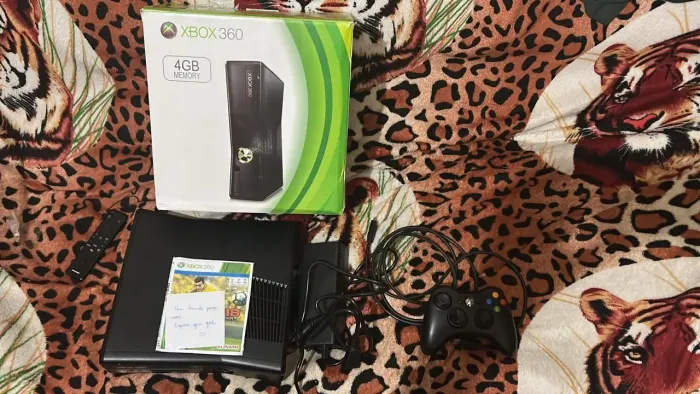 Vendo Xbox 360 Slim