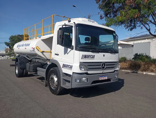 Caminhão pipa - Atego 1418 - 10.000 litros - 2009