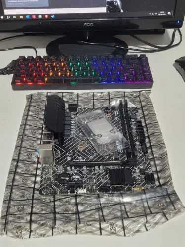 Kit AM4 Ryzen 3 2200g com Placa mãe A520