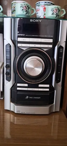 Sistema de Som domiciliar Sony Genezi MHC-EC55, com Duas Caixas de Som Sony