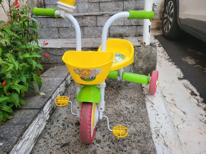 Triciclo Kids Nathor praticamente Nova