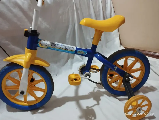? BICICLETA INFANTIL SHARK ARO 12 ? BEM CONSERVADA