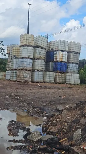 Bombonas de mil litros em perfeito estado ...