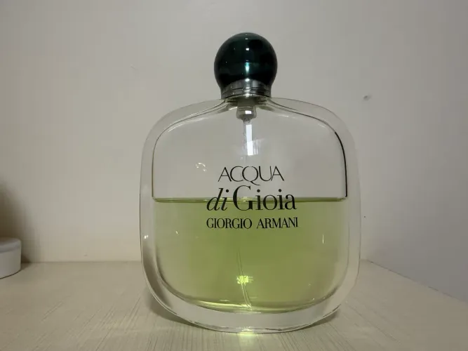 Perfume acqua de gioia antes da reformulação
