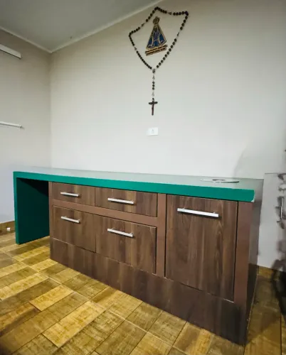 Balcão com lixeira
