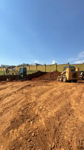 Serviços de terraplanagem/ Tel *