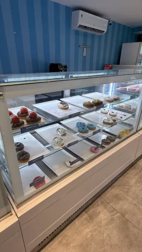 Vitrine/balcão seca expositora Branca com led 220v / 1,50m