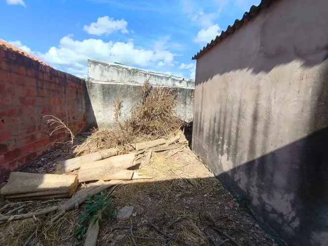 Lote com casa simples AR23