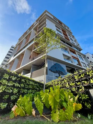 A 300 m da praia, entre os Parques Parahyba 1 e 2 