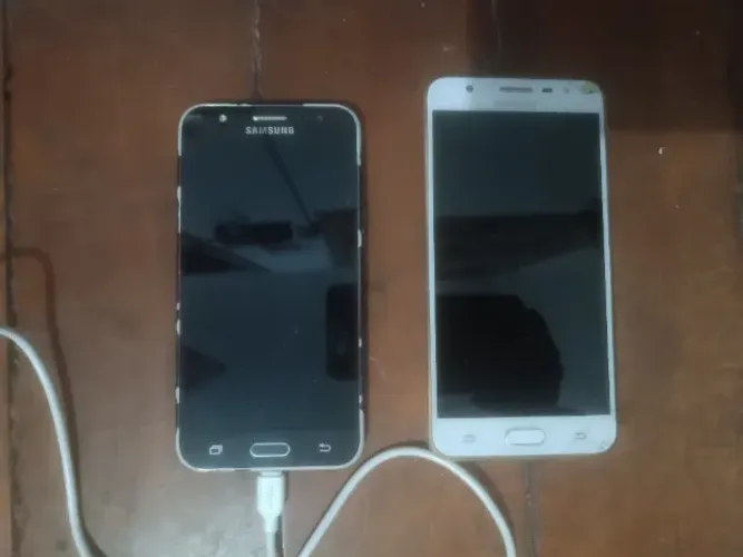2 Celulares Samsung Galaxy J (J5 / J7) - Não Carregam - Retirada de Peças