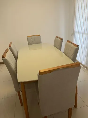 Vendo Kit Mesa e Cadeira: Mesa Yara Tampo Off White 120 cm x 120 cm + 6 cadeiras Valencia