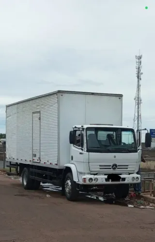Vende-se um caminhão toco bau