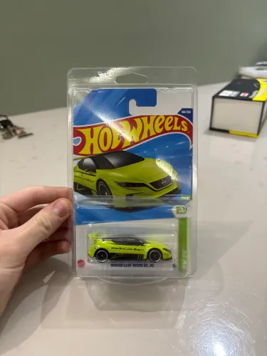 HOTWHEELS NISSAN LEAF THUNT - LACRADO