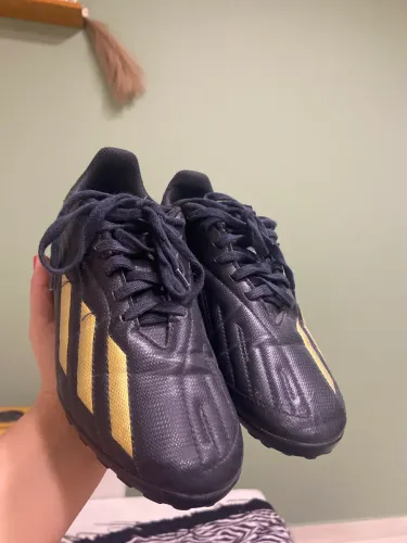 Chuteira Adidas nº37 R$ 100